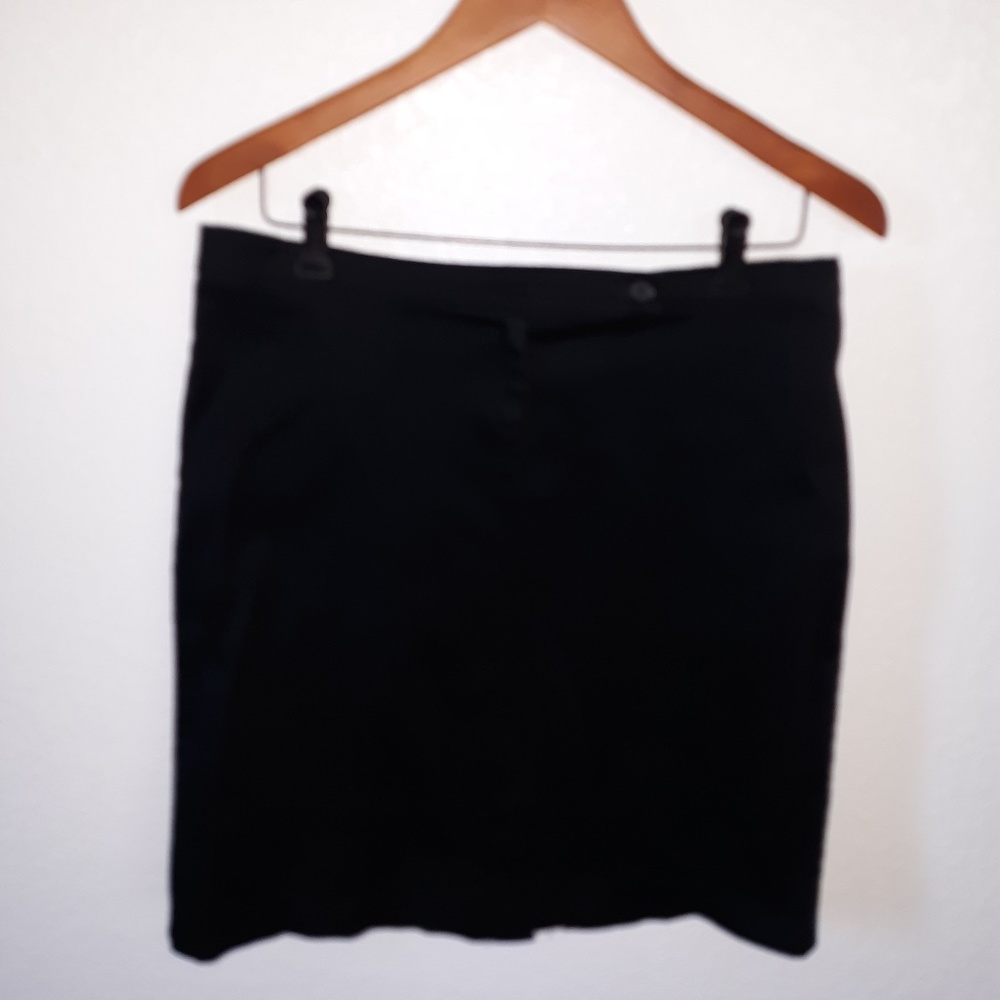 STUDIO Y SKIRT SIZE 10